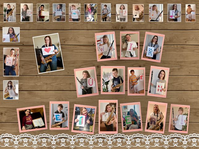 Plakat mit Fotos von SchülerInnen von Susanne Matkovits, die je einen Buchstaben des Satzes "Wir üben weiter" in die Kamera halten